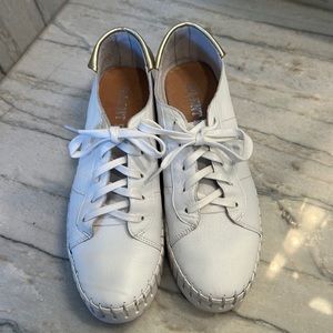 Silent D Burrel, size 39 white with gold accent at heel